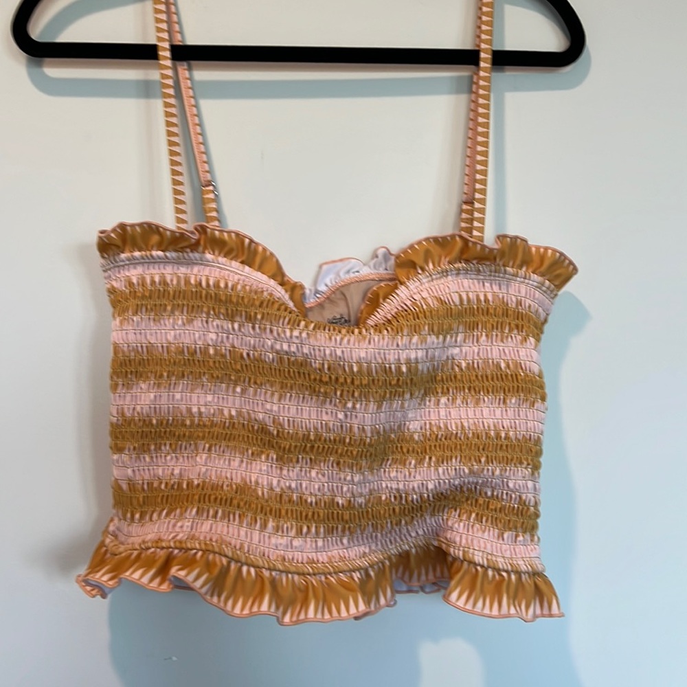 Kortni jeane 2xl.Good condition. Never worn. Yellow geometric design smocked top